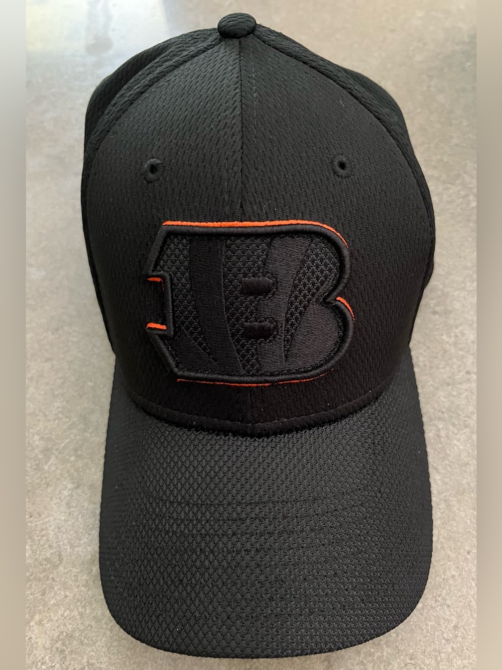 NFL Bengals Hat New Era 39THIRTY Black with Orange Trimmed Logo